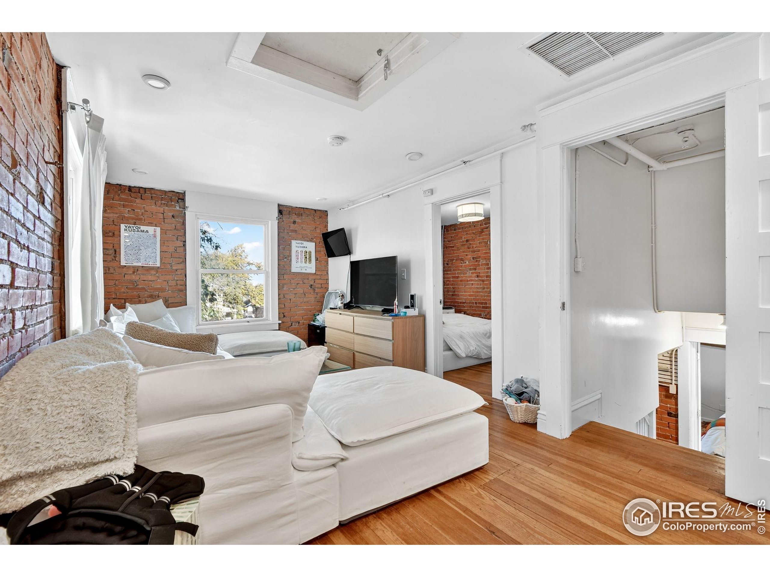 972 Pleasant Street Boulder, CO 80302 - Photo 19 of 36 a living room with furniture and a flat screen tv