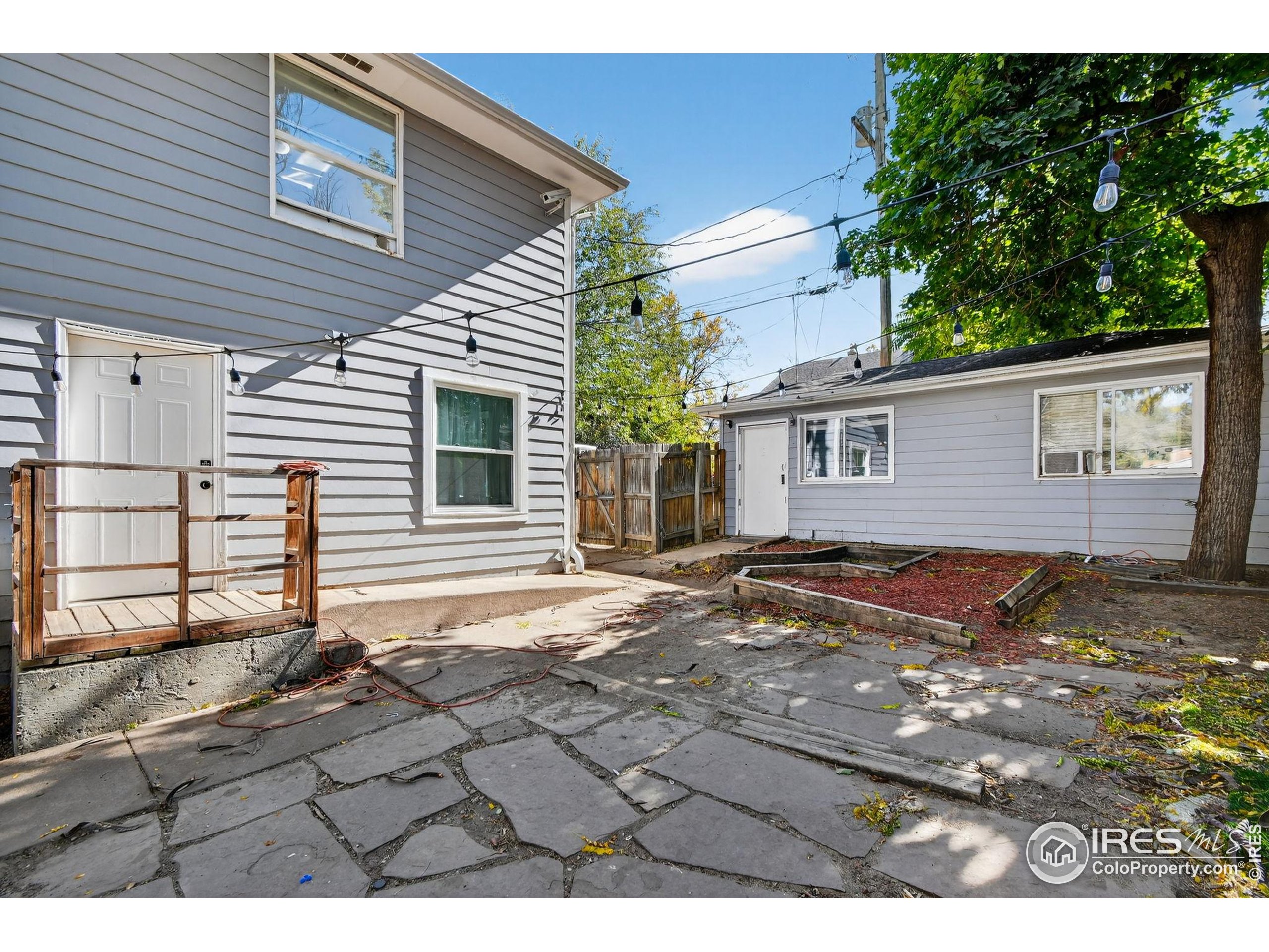 972 Pleasant Street Boulder, CO 80302 - Photo 33 of 36 a view of a backyard of the house