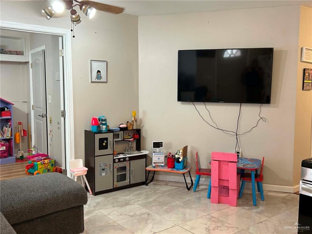 1104 Esperanza Road Alamo, TX 78516 - Photo 8 of 21 a living room with furniture and a flat screen tv