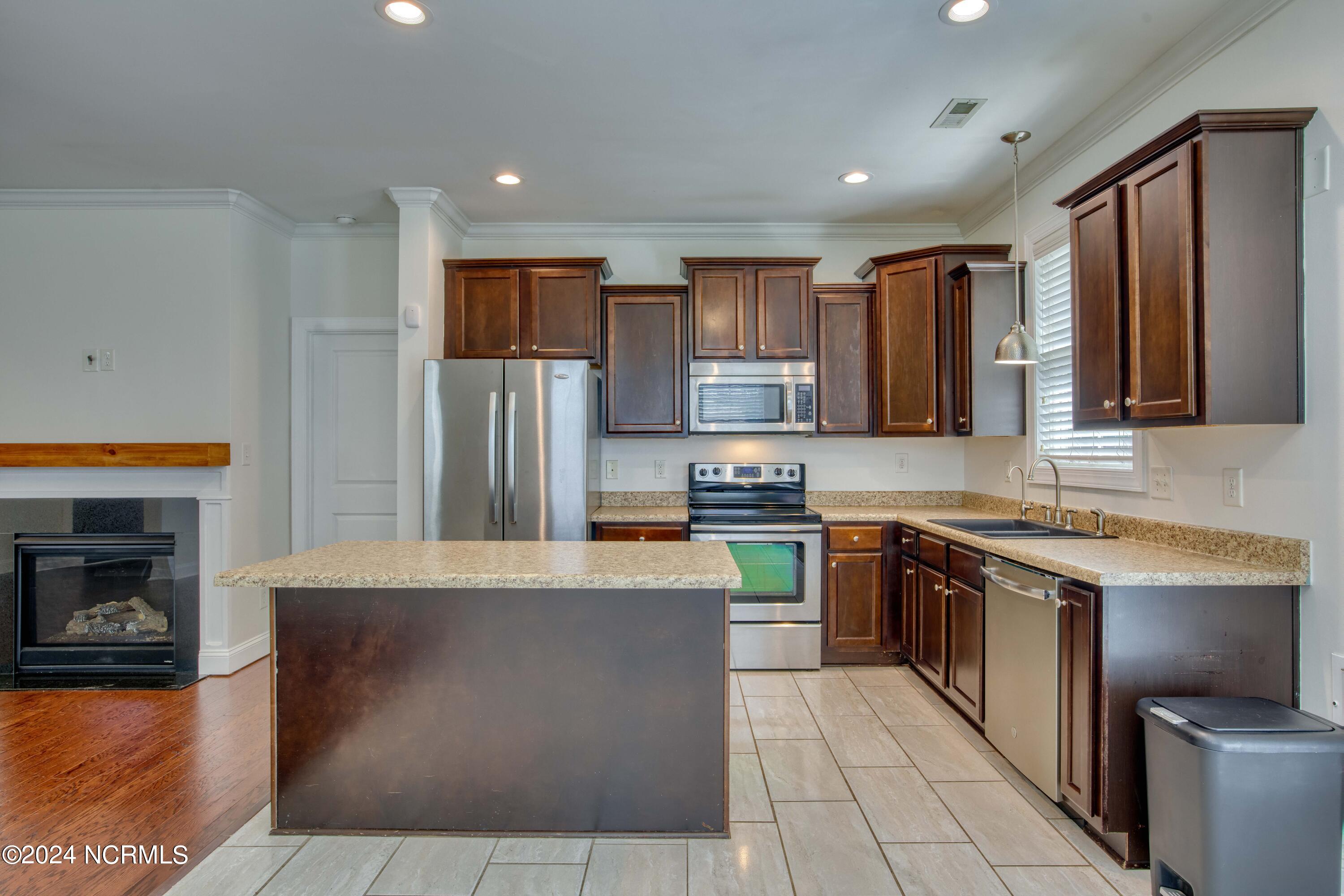 204 East Ridge Court Jacksonville, NC 28540 - Photo 10 of 40 204 E. Ridge Ct - Interiors - Edited_8