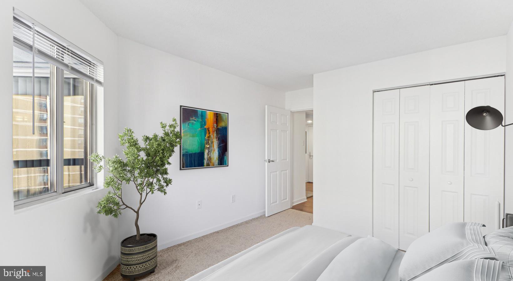 450 North 18th Street, Unit 1B0932 Philadelphia, PA 19130 - Photo 39 of 44 a living room with furniture and a potted plant