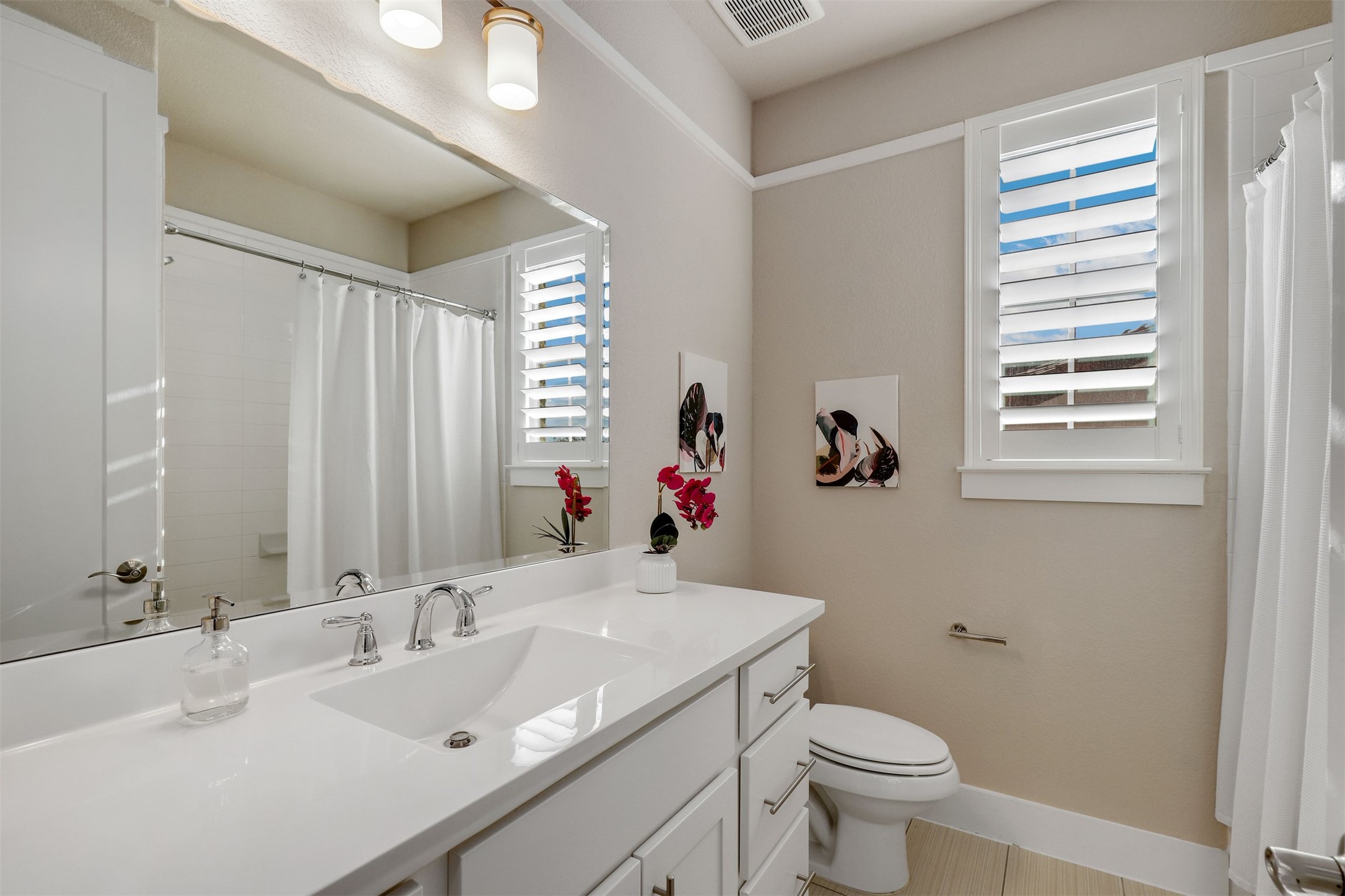 5502 Patagonia Pass Austin, TX 78738 - Photo 25 of 34 Full bathroom with vanity and curtained shower