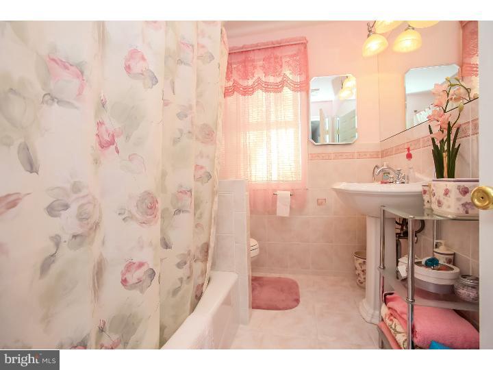 900 Edwards Drive Springfield, PA 19064 - Photo 16 of 25 Bathroom