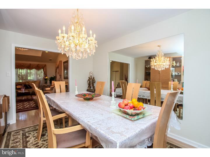 900 Edwards Drive Springfield, PA 19064 - Photo 8 of 25 Dining Room