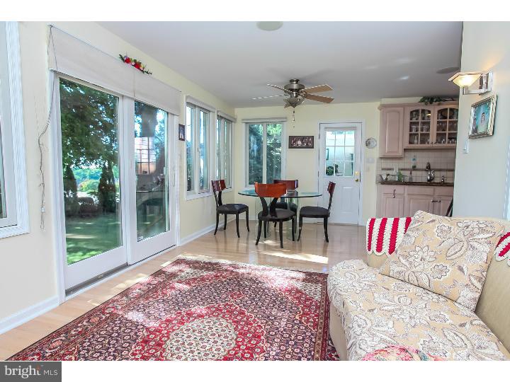 900 Edwards Drive Springfield, PA 19064 - Photo 10 of 25 Sun Room