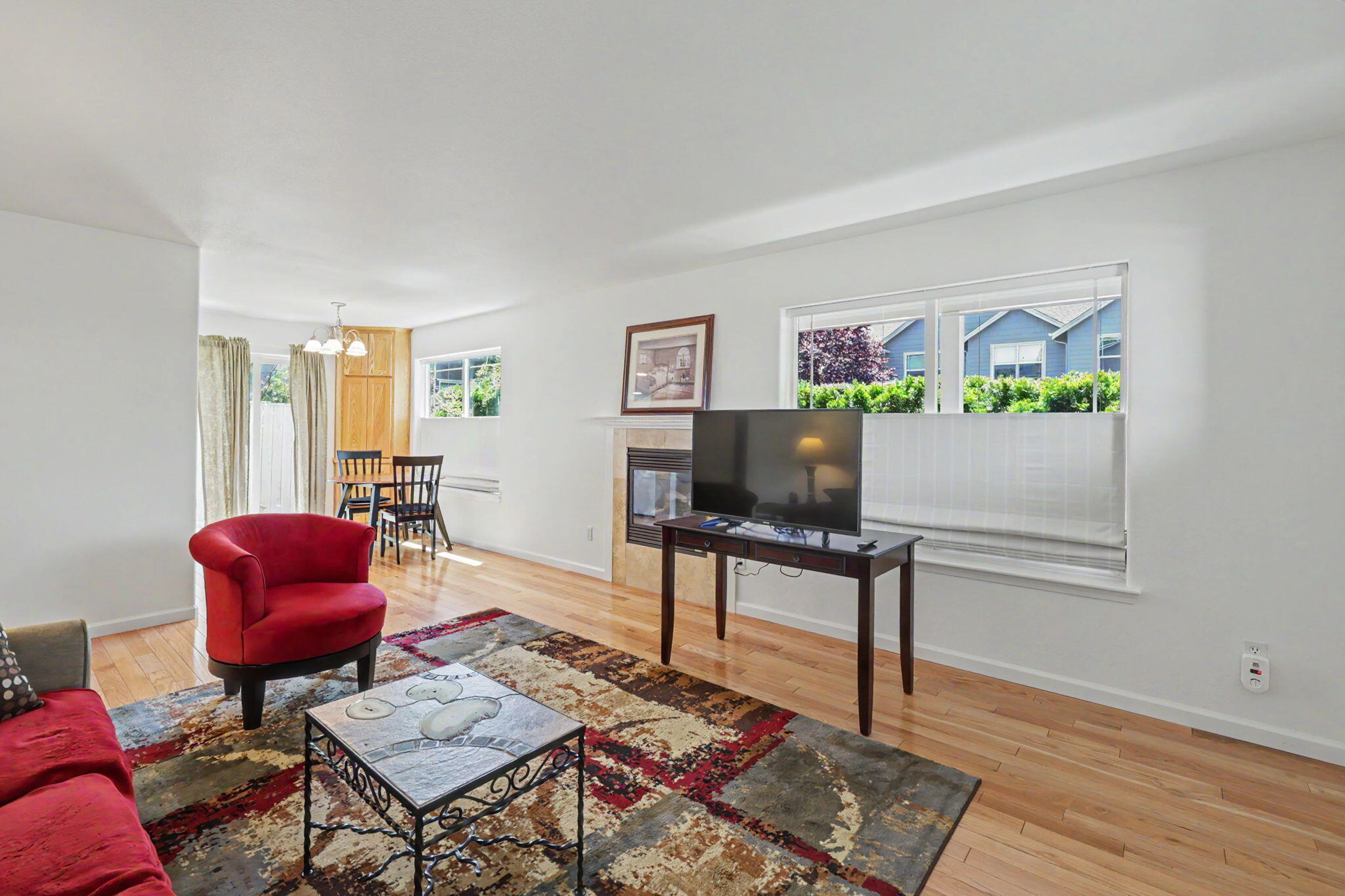 228 Talent Avenue, Unit 4 Talent, OR 97540 - Photo 7 of 23 Living room with a view of the eating area