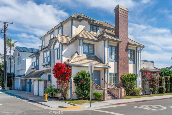 $2,975,000 | 40 East Neapolitan Lane, Long Beach, CA 90803