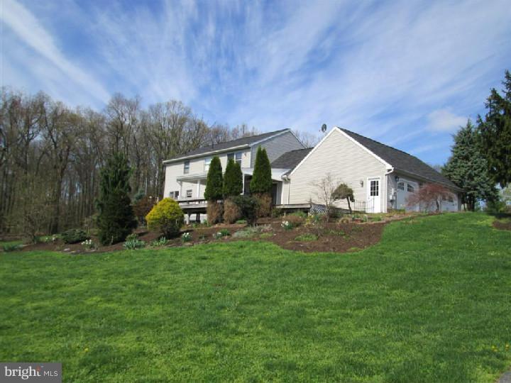 105 Forrest Drive Sinking Spring, PA 19608 - Photo 5 of 25