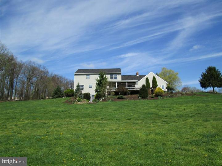 105 Forrest Drive Sinking Spring, PA 19608 - Photo 6 of 25