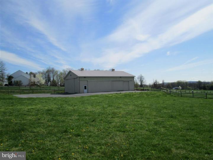 105 Forrest Drive Sinking Spring, PA 19608 - Photo 10 of 25