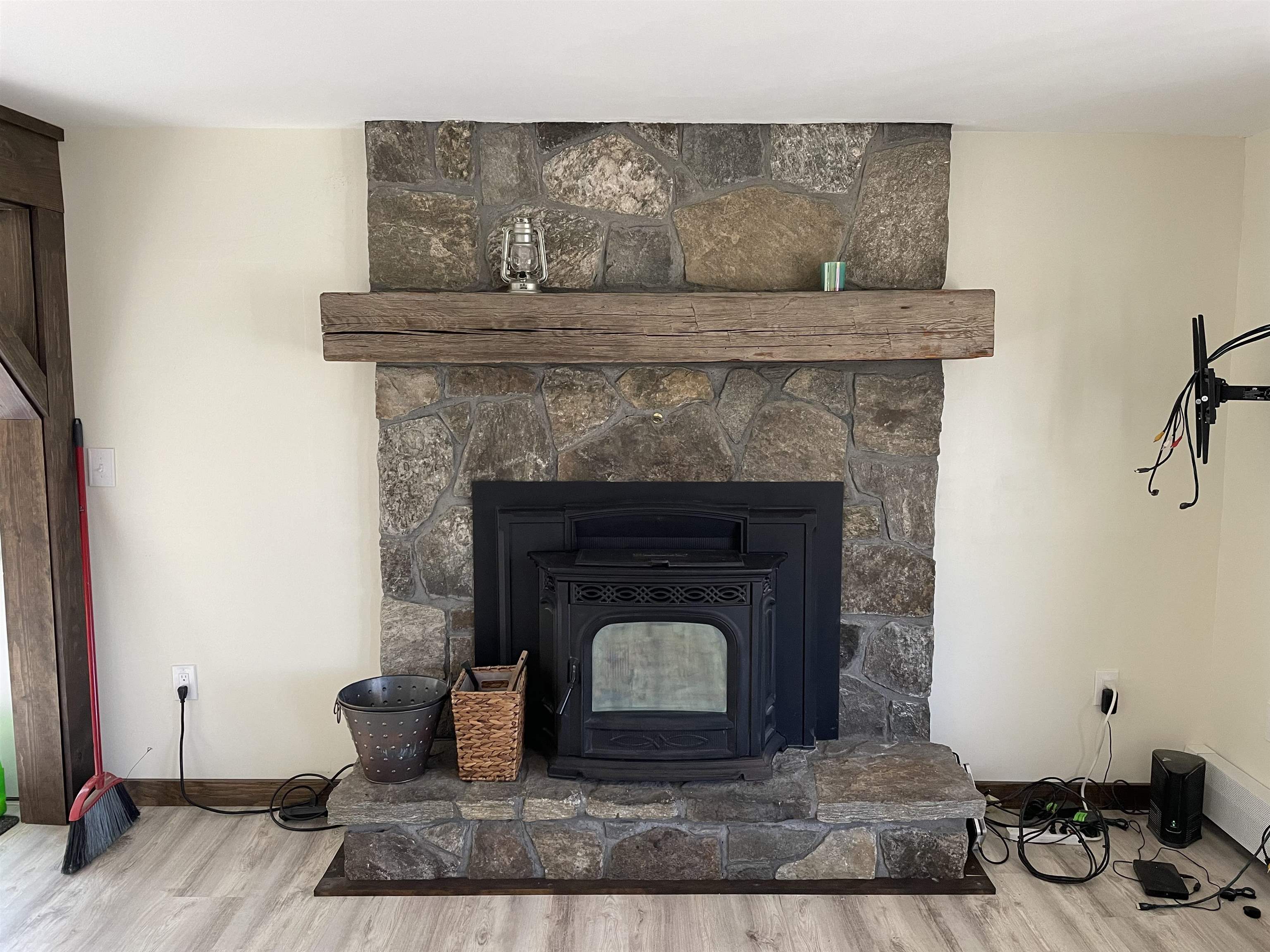 180 Parsons Road Wilmington, VT 05301 - Photo 5 of 22