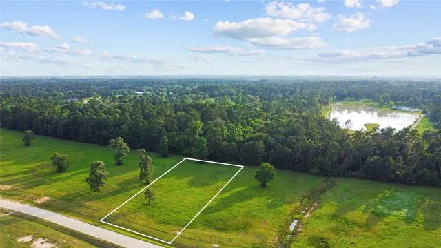 a view of a tennis court
