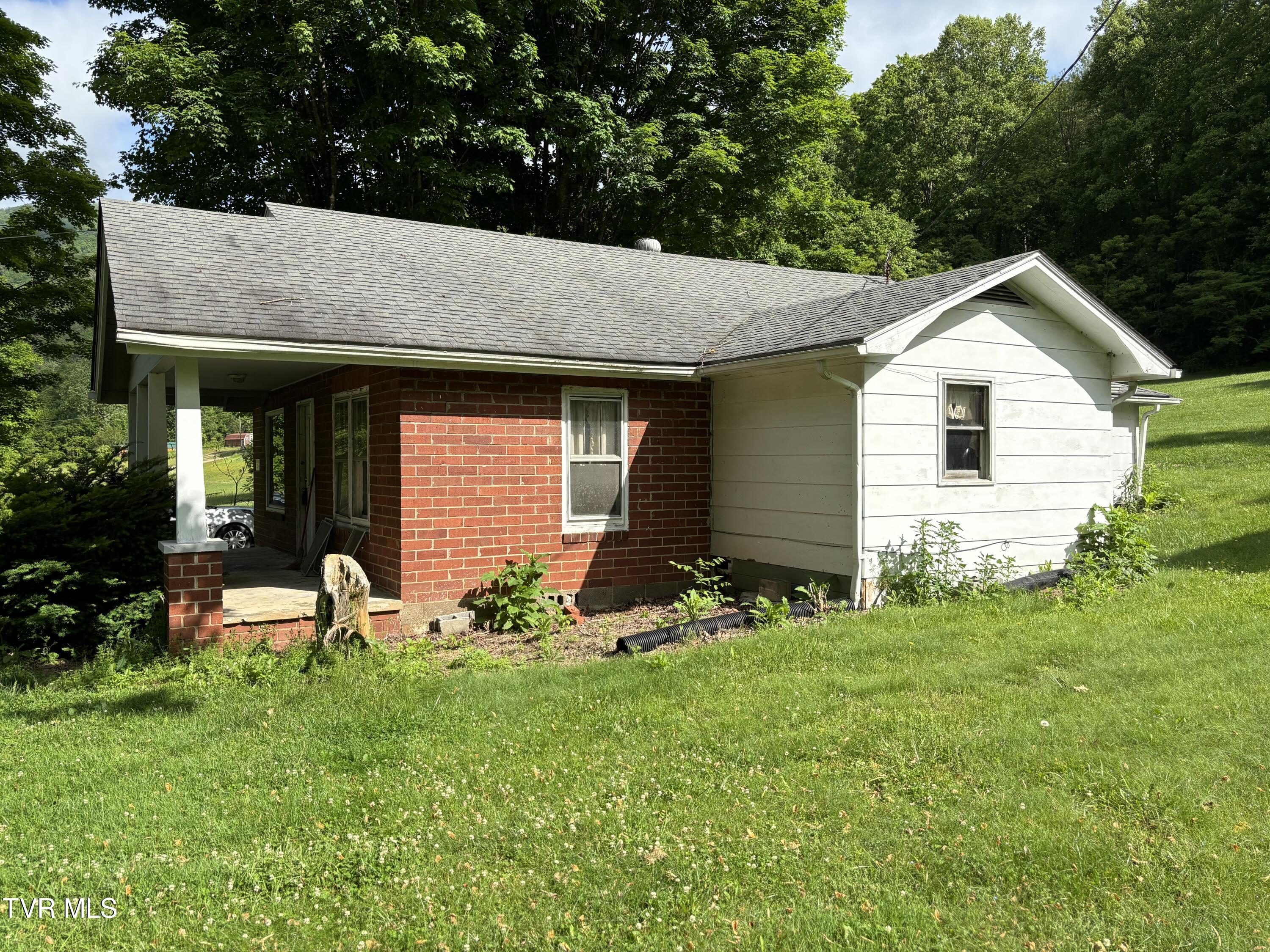 9334 Roan Creek Road Butler, TN 37640 - Photo 5 of 8 IMG_3475