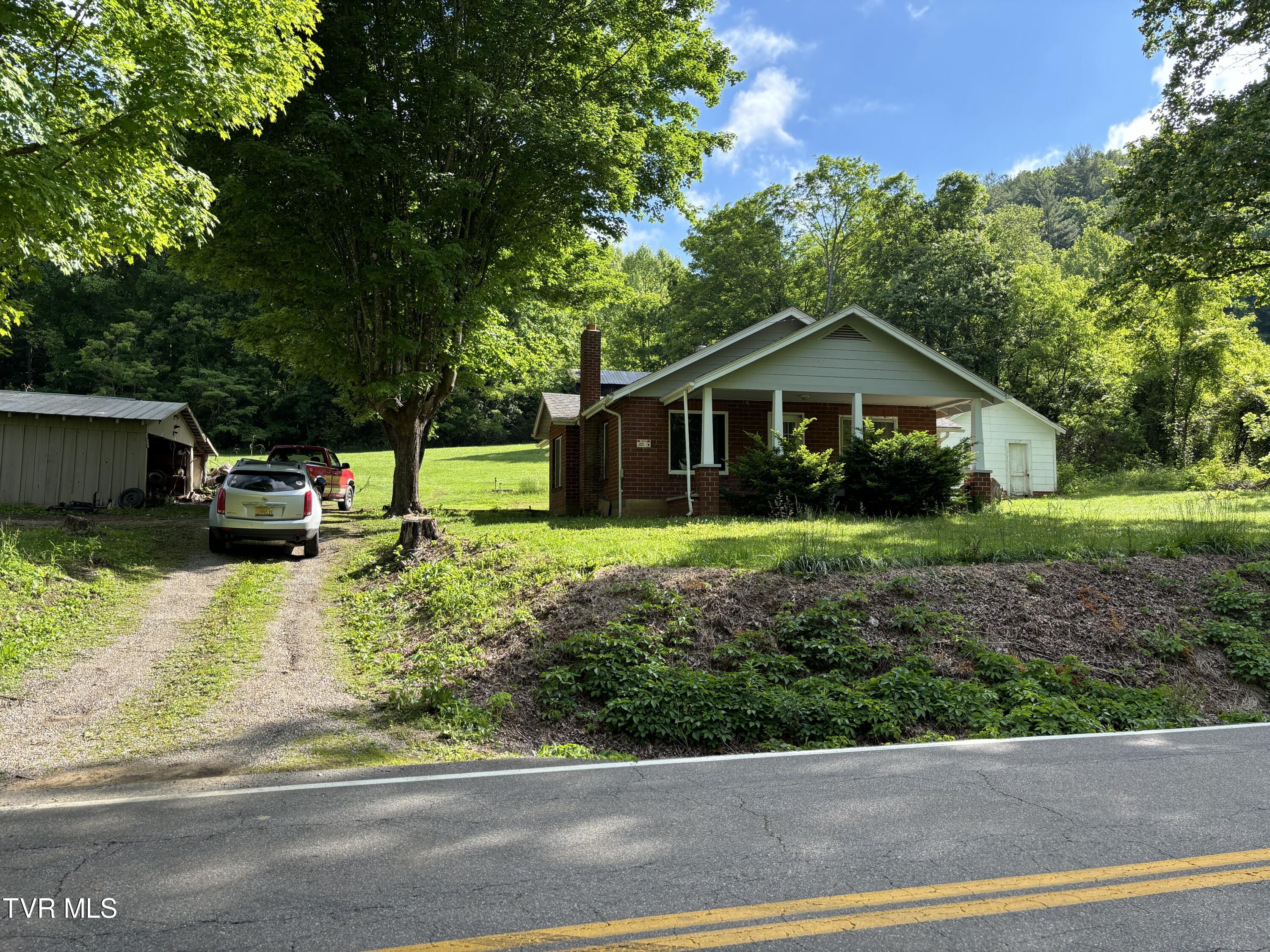 9334 Roan Creek Road Butler, TN 37640 - Photo 7 of 8 IMG_3478