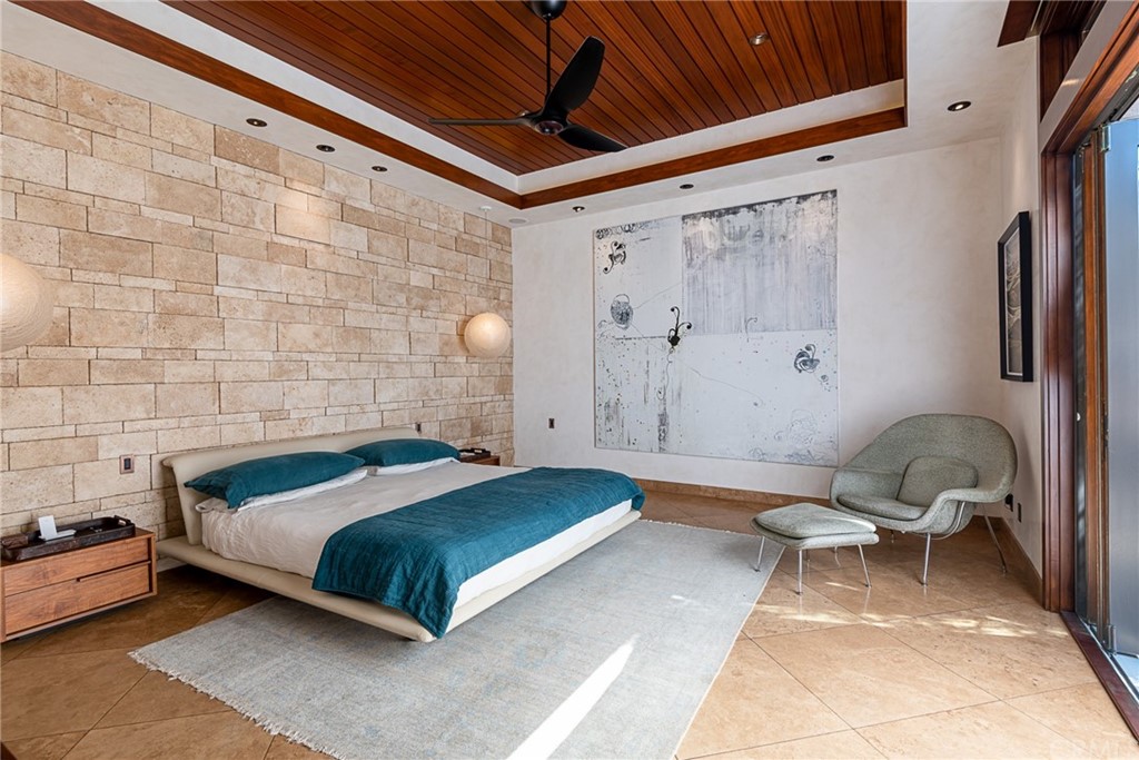 2804 The Strand Manhattan Beach, CA 90266 - Photo 15 of 51 a spacious bedroom with a bed and a table