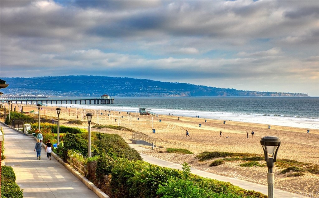 2804 The Strand Manhattan Beach, CA 90266 - Photo 50 of 51 a view of an ocean