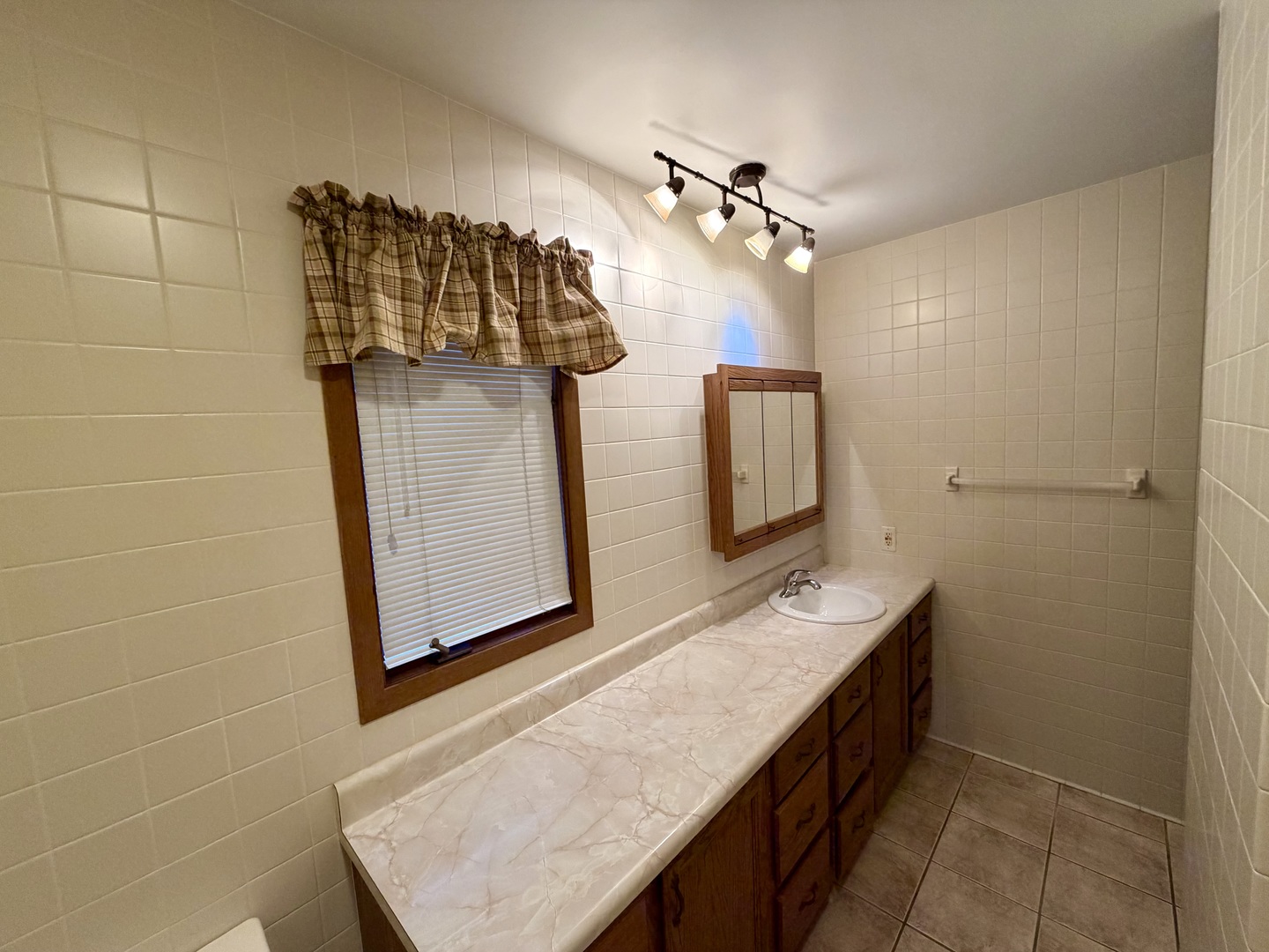 8504 Ridgewood Road, Unit 602 Rock Island, IL 61201 - Photo 9 of 12 Gallery Image 9