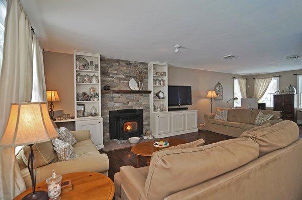 363 Mendon Road Northbridge, MA 01534 - Photo 6 of 24 Gallery Image 6