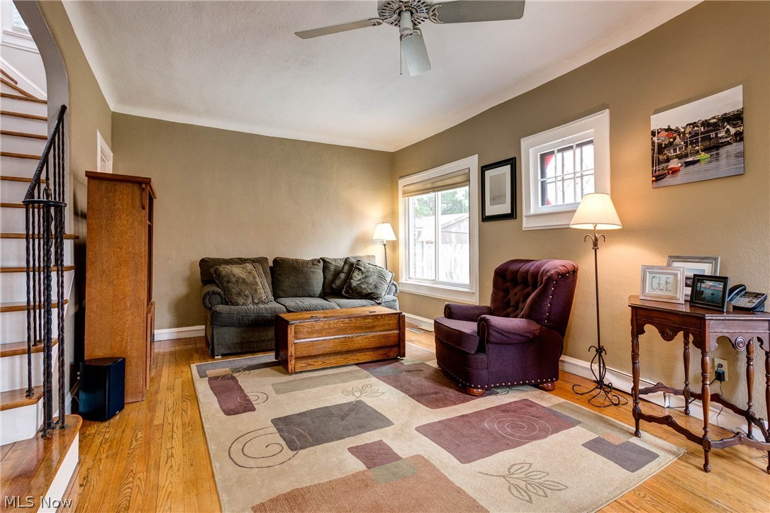 17407 Neff Road Cleveland, OH 44119 - Photo 11 of 35 Natural light warms the rooms!