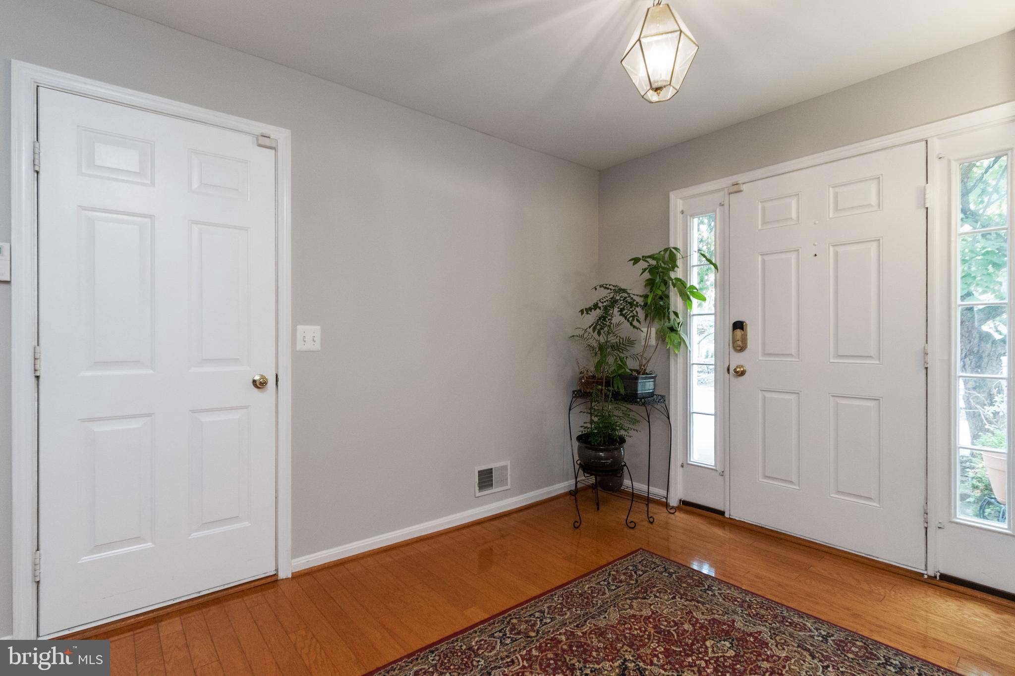 18775 Trident Square Leesburg, VA 20176 - Photo 7 of 51 Foyer