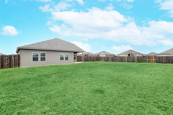 $2,400 | 1401 Old Trl Road, Royse City, TX 75189