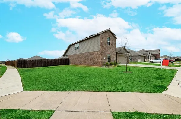 a view of a back yard of the house