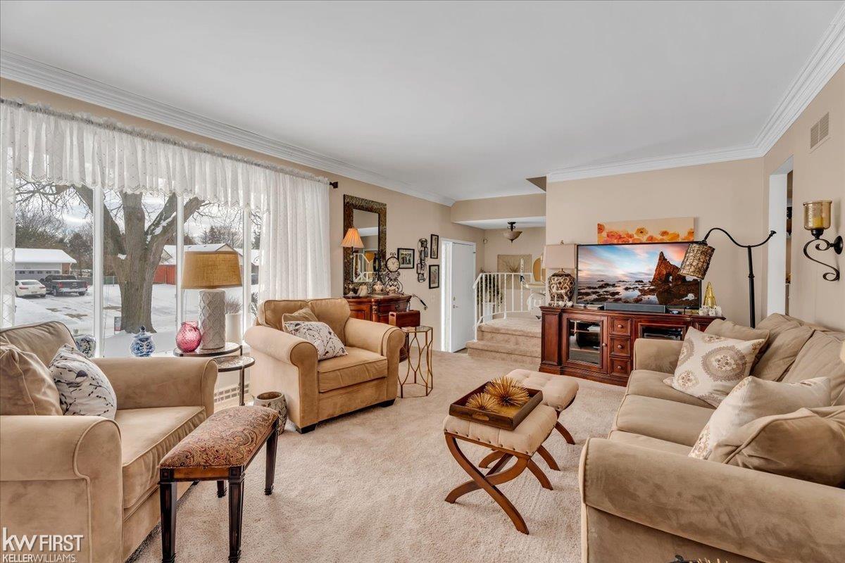 3152 Old Farm Road Flint, MI 48507 - Photo 11 of 45 50166770-6a7823ac-6a4e-4400-9e7c-f7941cd7c5a0.JPG