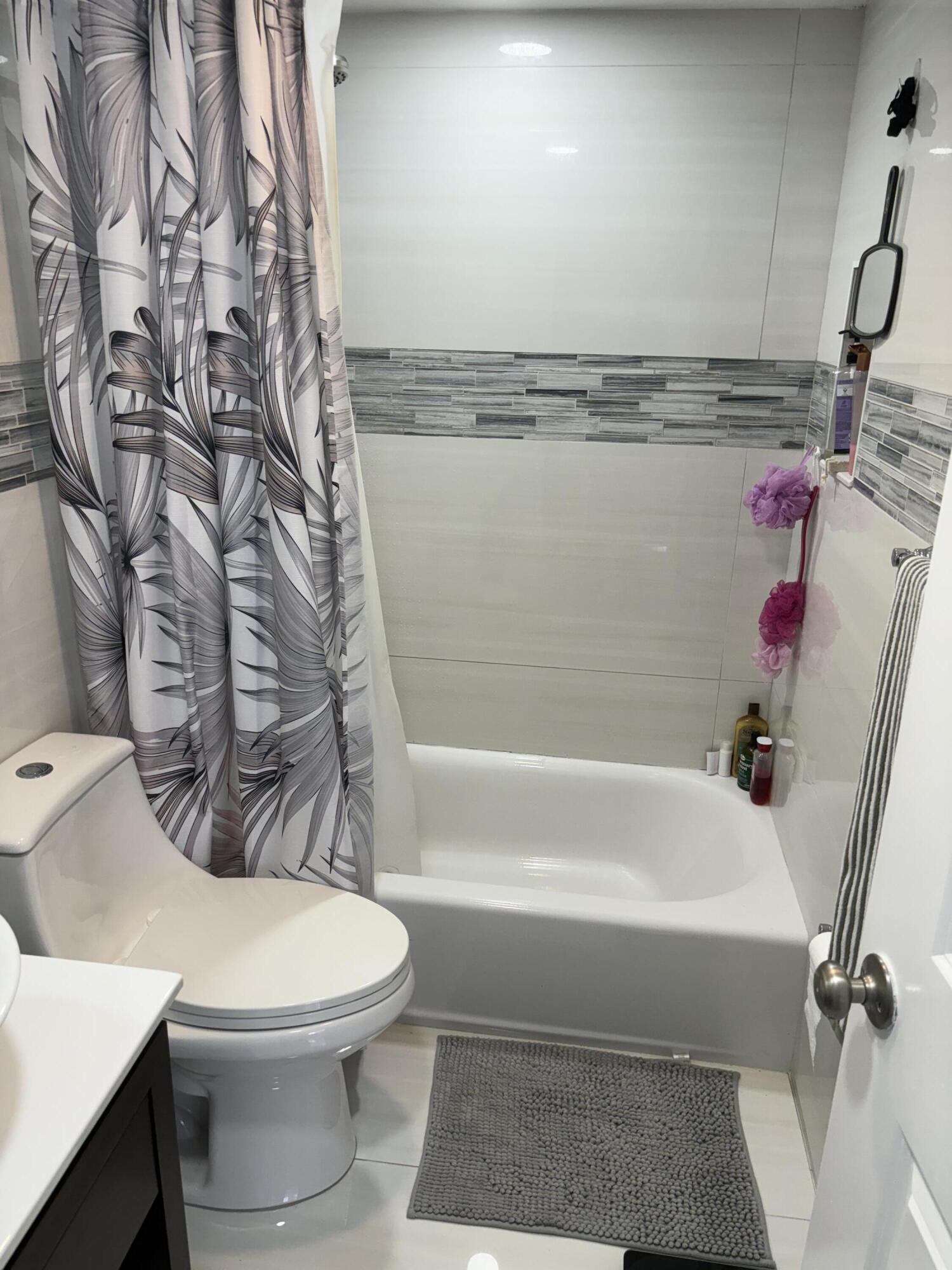 896 Southwest 9th St Circle, Unit 9 Boca Raton, FL 33486 - Photo 4 of 15 Boca Terrace 896 9 2025 bathroom