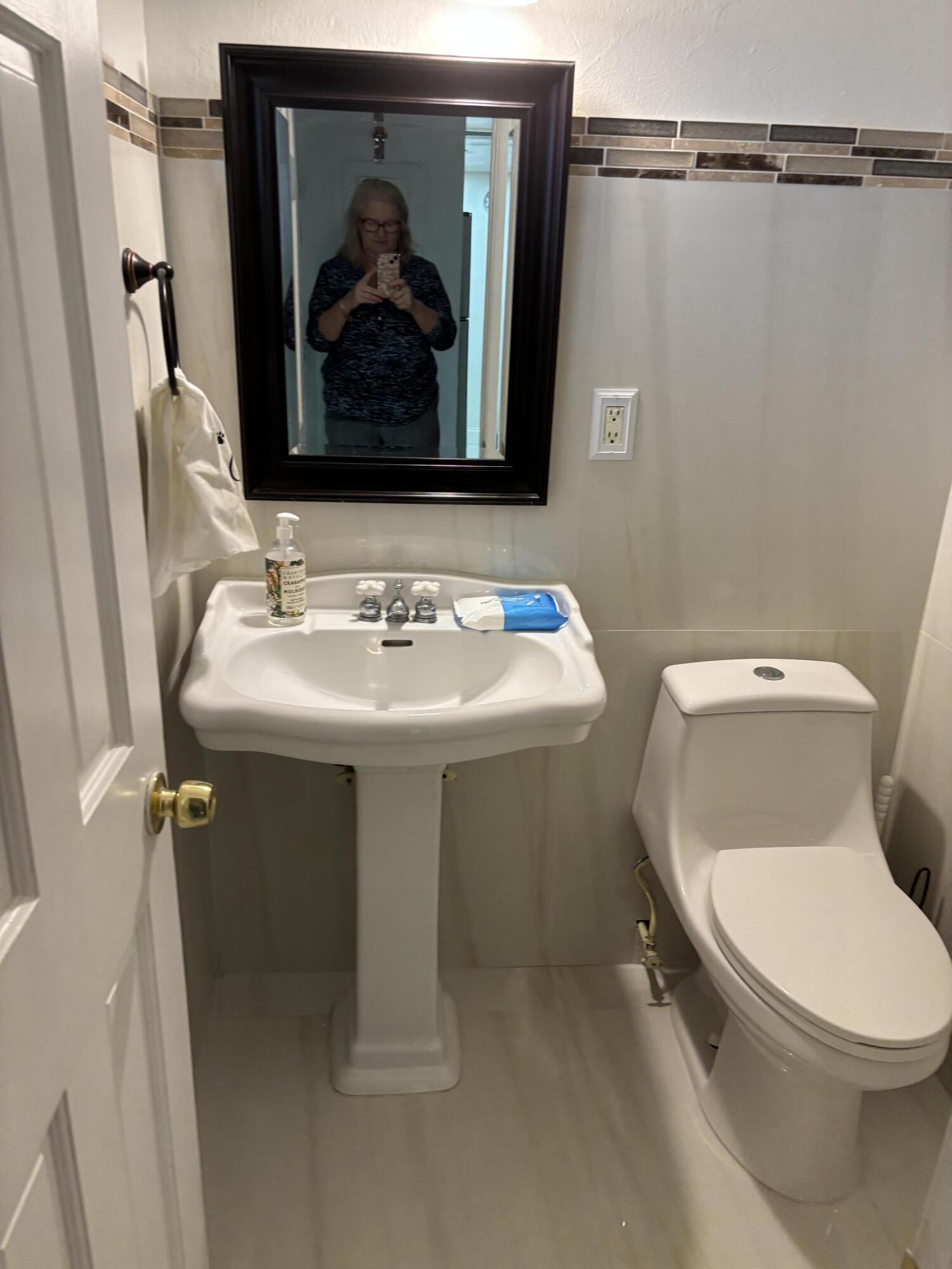 896 Southwest 9th St Circle, Unit 9 Boca Raton, FL 33486 - Photo 5 of 15 Boca Terrace 896 9 2025 bathroom2