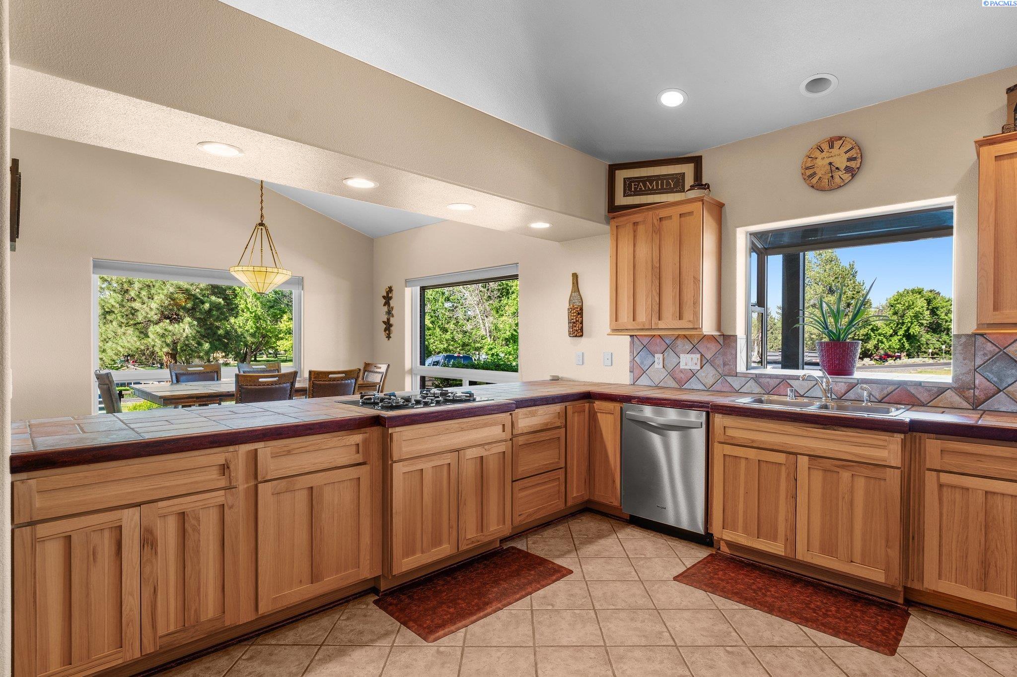 212501 East Finley Road Kennewick, WA 99337 - Photo 22 of 41 Gallery Image 22