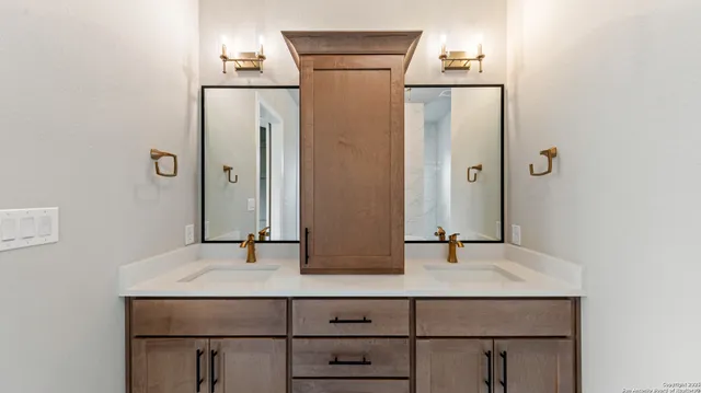 $942,000 | 109 Lazy Oak Place, Spicewood, TX 78669