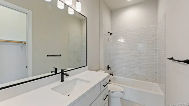 $942,000 | 109 Lazy Oak Place, Spicewood, TX 78669