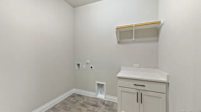 $942,000 | 109 Lazy Oak Place, Spicewood, TX 78669