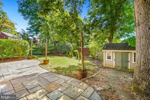 a view of a house with backyard and a tree