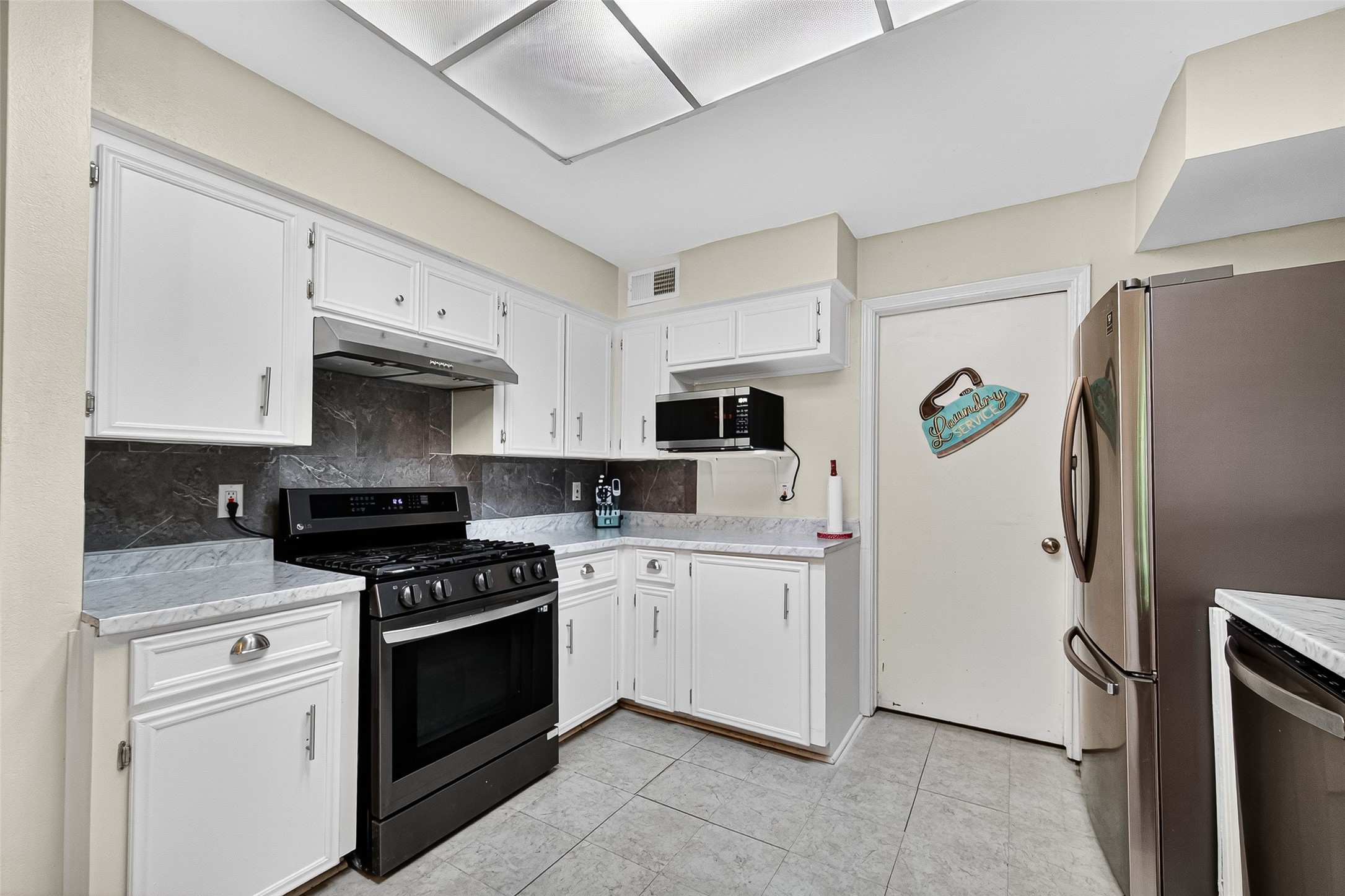 702 Heather Lane Baytown, TX 77521 - Photo 13 of 26