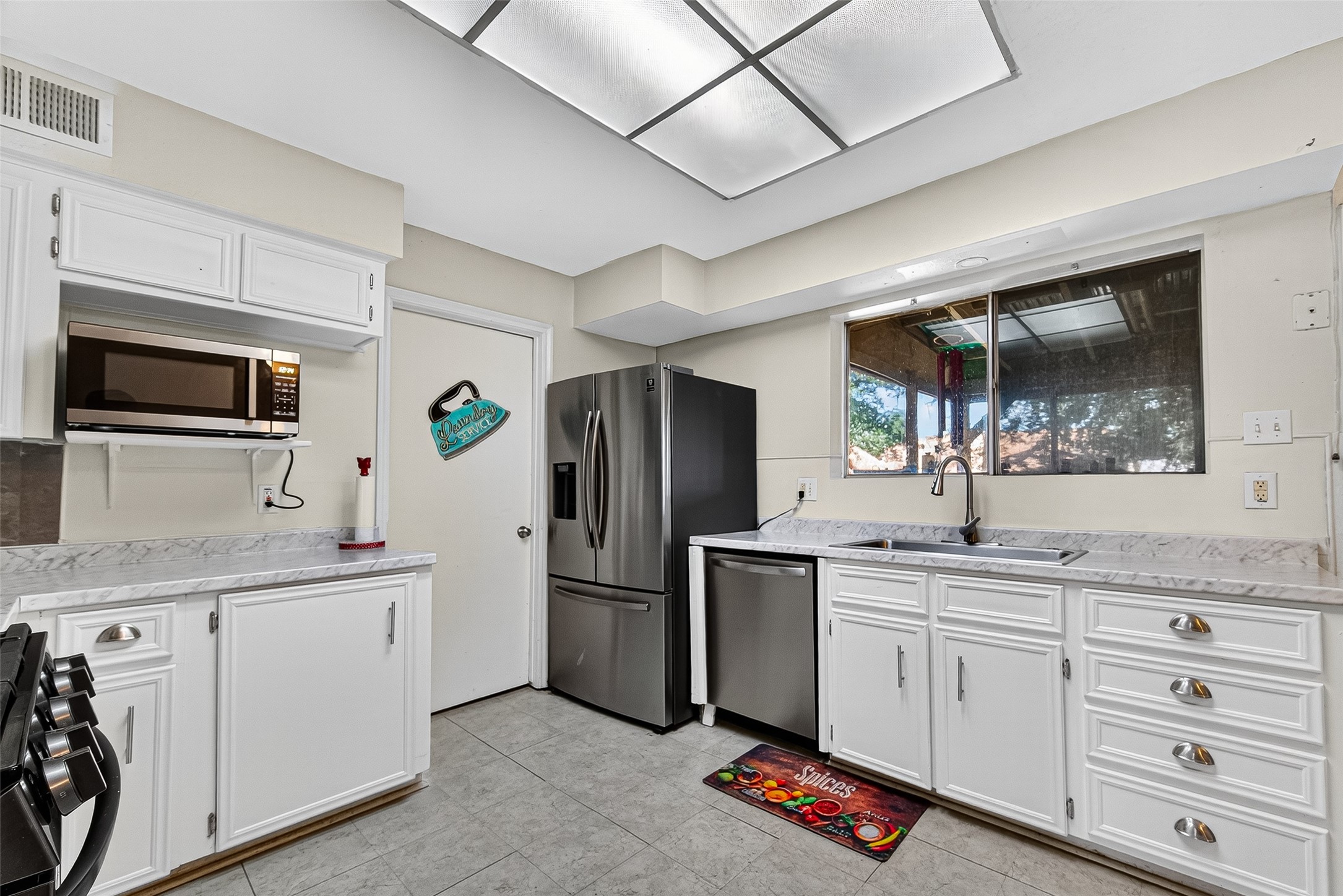 702 Heather Lane Baytown, TX 77521 - Photo 14 of 26