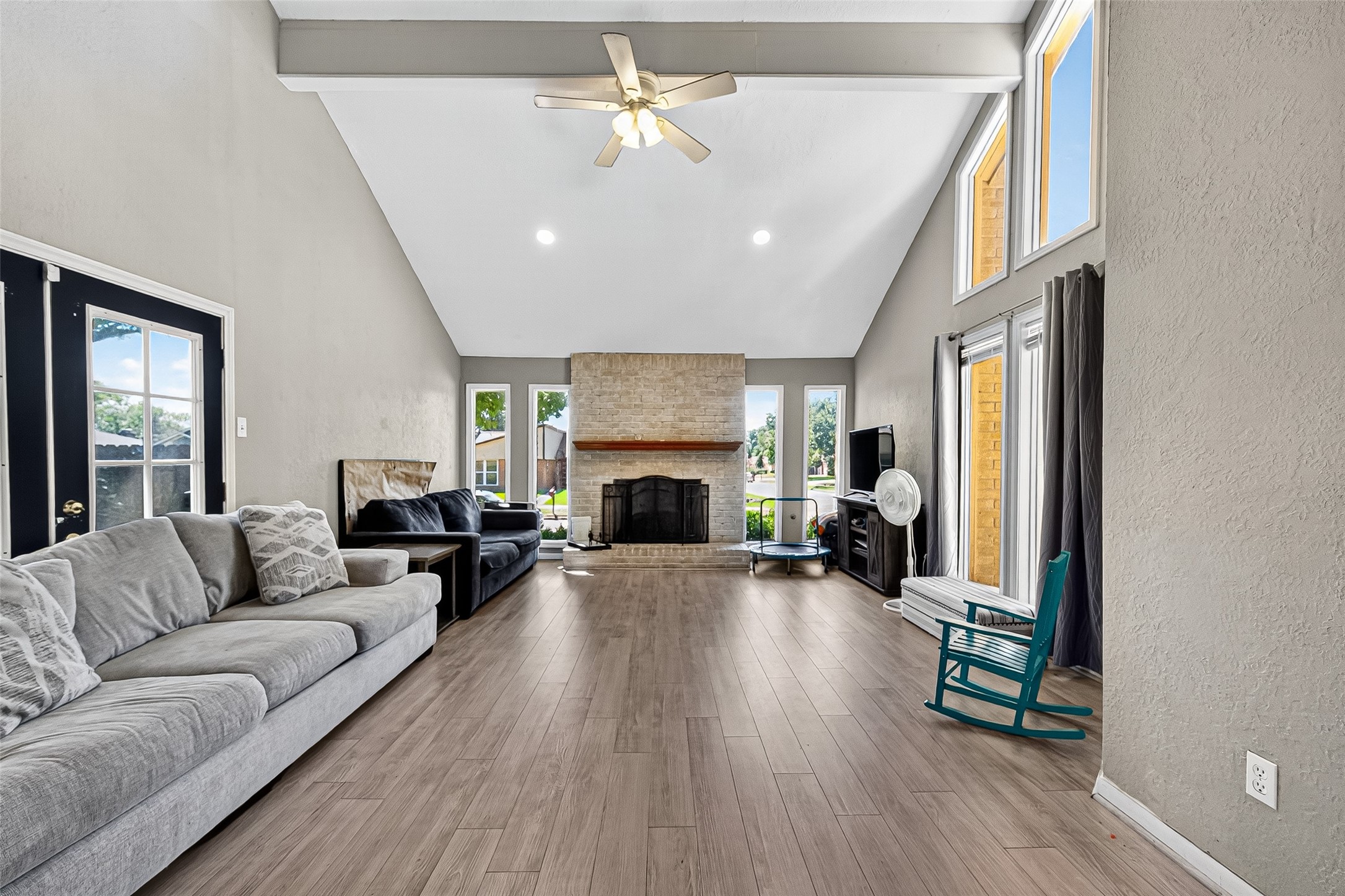 702 Heather Lane Baytown, TX 77521 - Photo 4 of 26