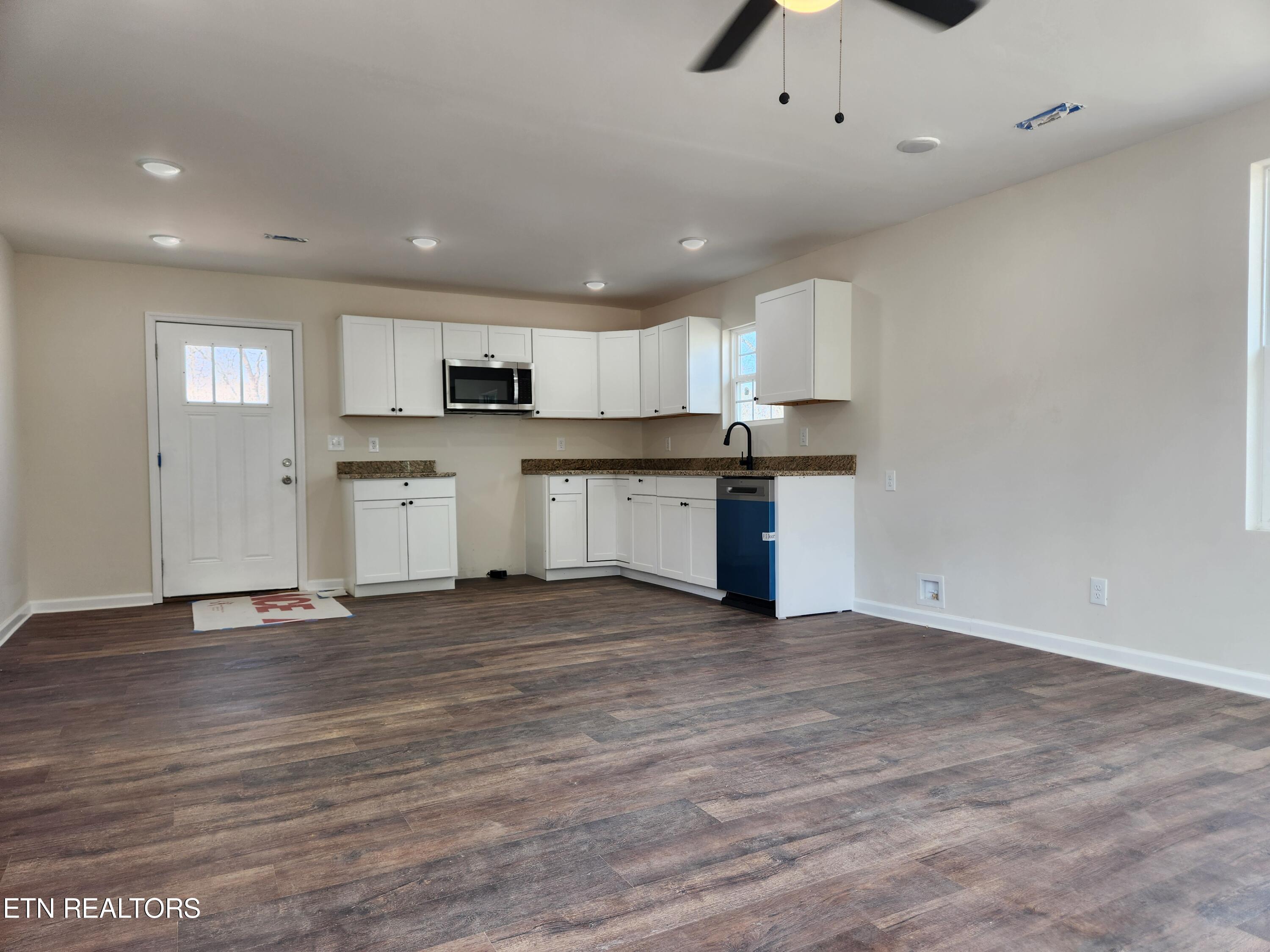 312 Blockhouse Valley Road Clinton, TN 37716 - Photo 9 of 32 KITCHEN 3