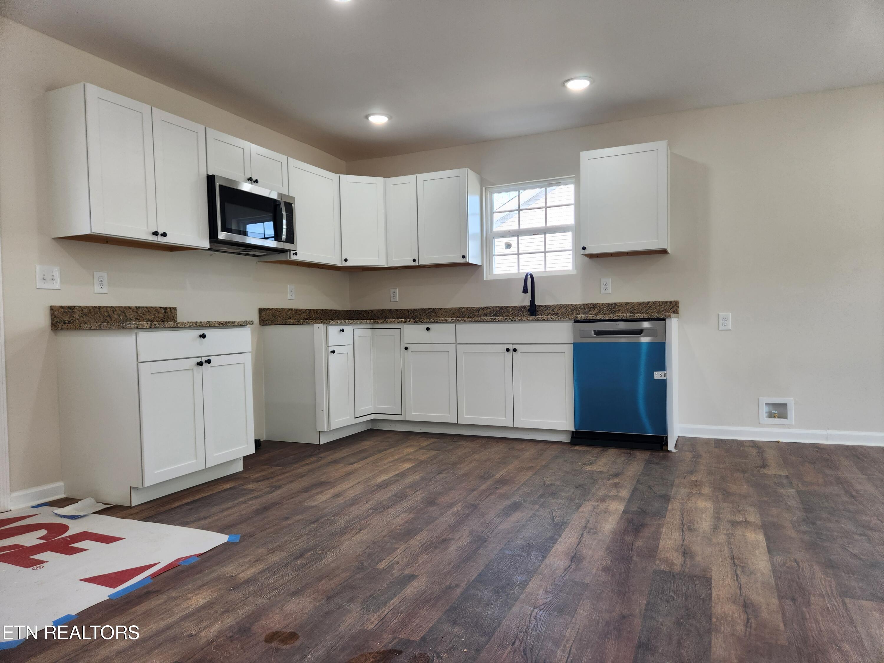 312 Blockhouse Valley Road Clinton, TN 37716 - Photo 10 of 32 KITCHEN