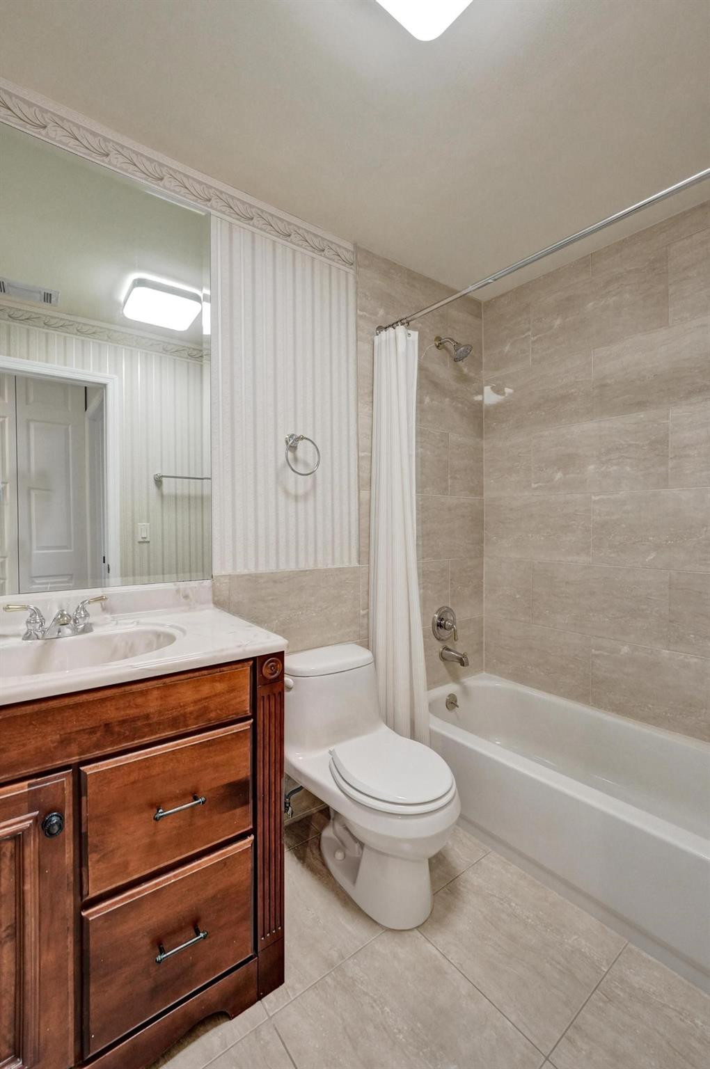 10896 Waterberry Court Boca Raton, FL 33498 - Photo 18 of 34 a bathroom with a granite countertop toilet a sink and a bathtub
