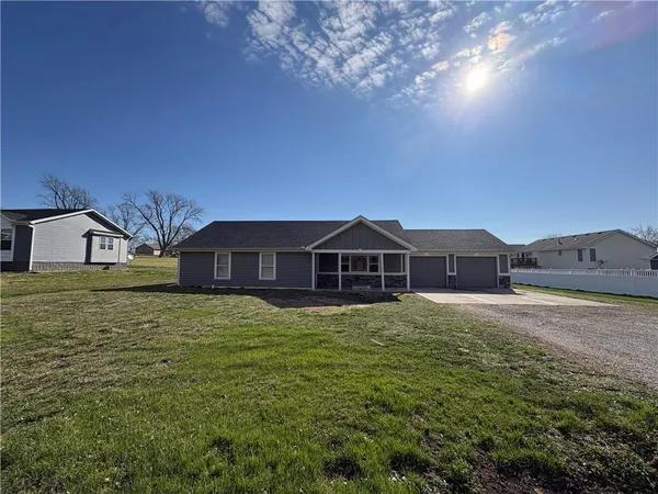 $320,000 | 203 Valley Street, Lathrop, MO 64465