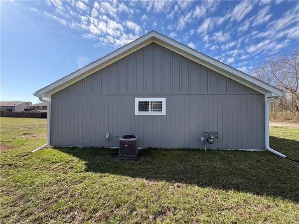 $320,000 | 203 Valley Street, Lathrop, MO 64465