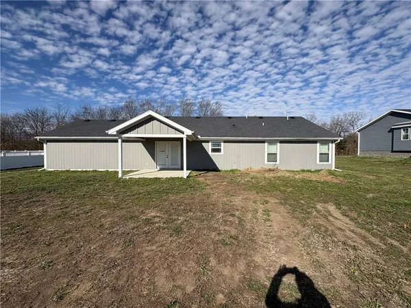 $320,000 | 203 Valley Street, Lathrop, MO 64465