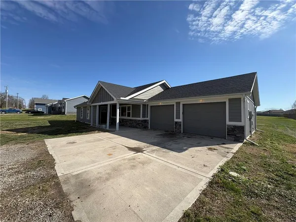 $320,000 | 203 Valley Street, Lathrop, MO 64465