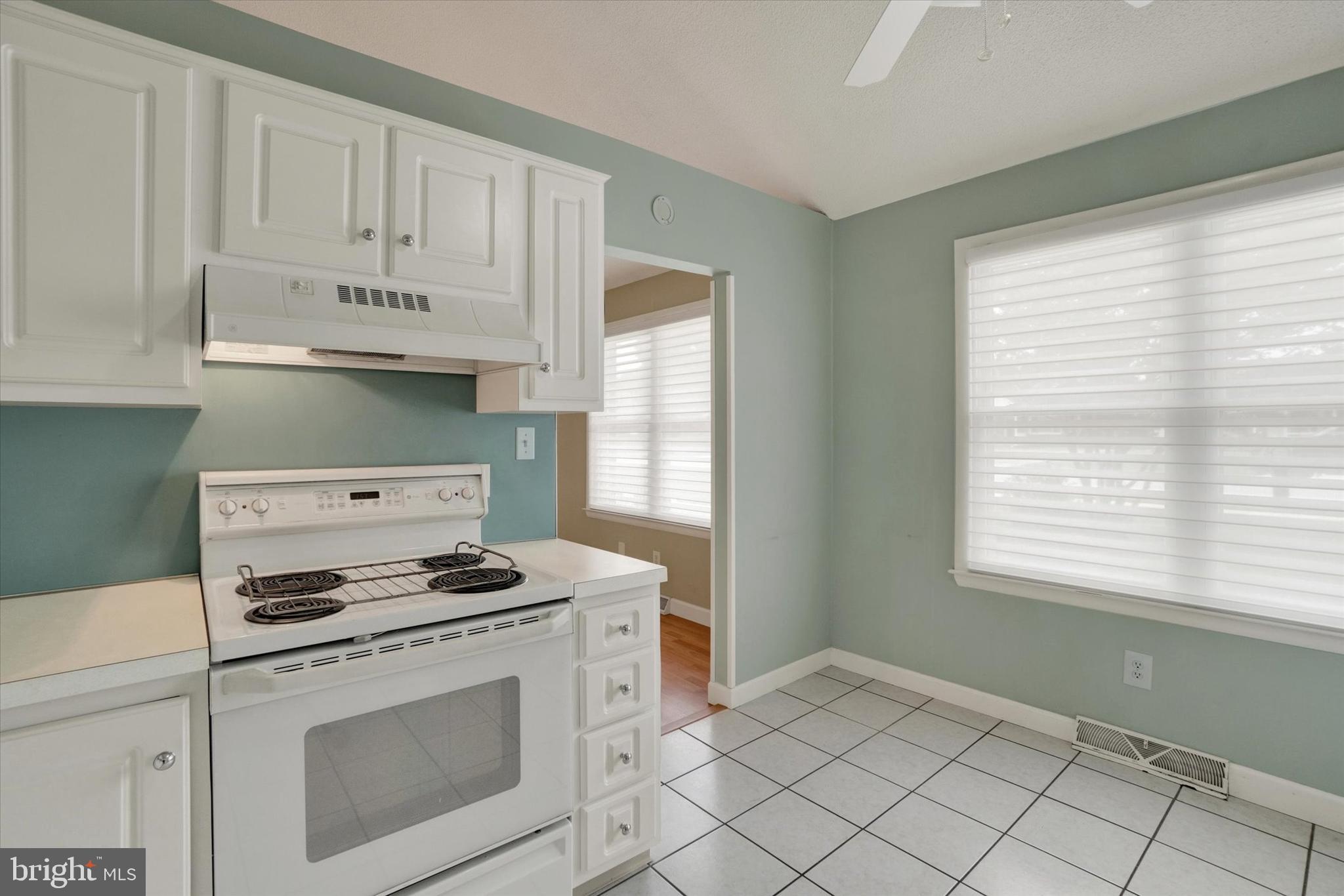 355 Edgewood Road York, PA 17402 - Photo 9 of 28 Gallery Image 9