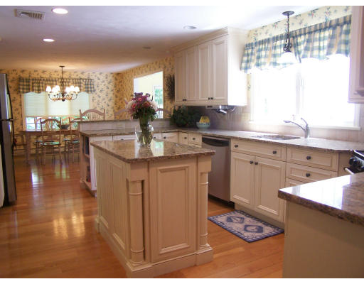 15 Emerson Road Walpole, MA 02032 - Photo 3 of 12