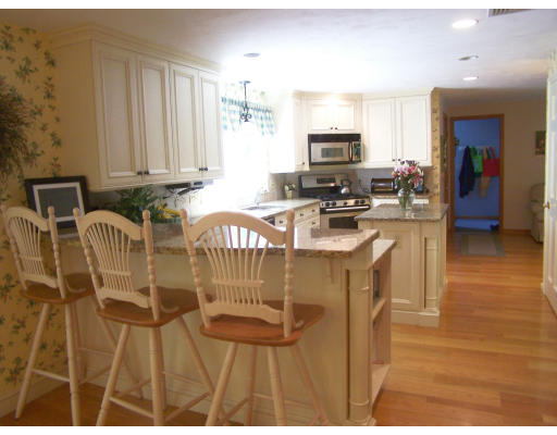 15 Emerson Road Walpole, MA 02032 - Photo 4 of 12