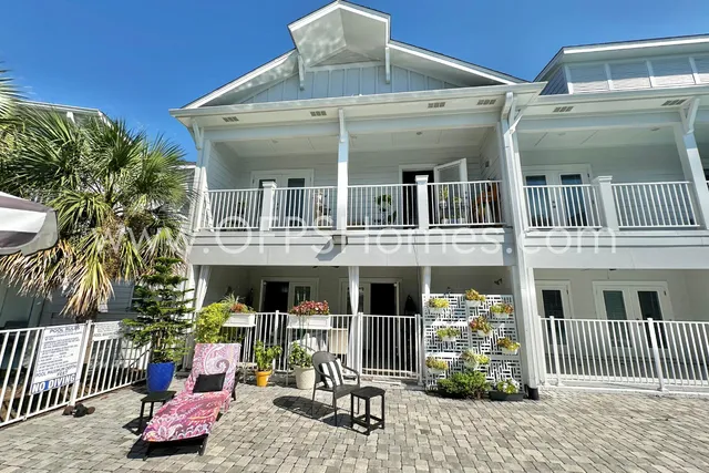 $2,500 | 100 Beach Drive, Unit 10, Destin, FL 32541