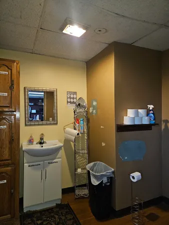 a black and white photo of a building