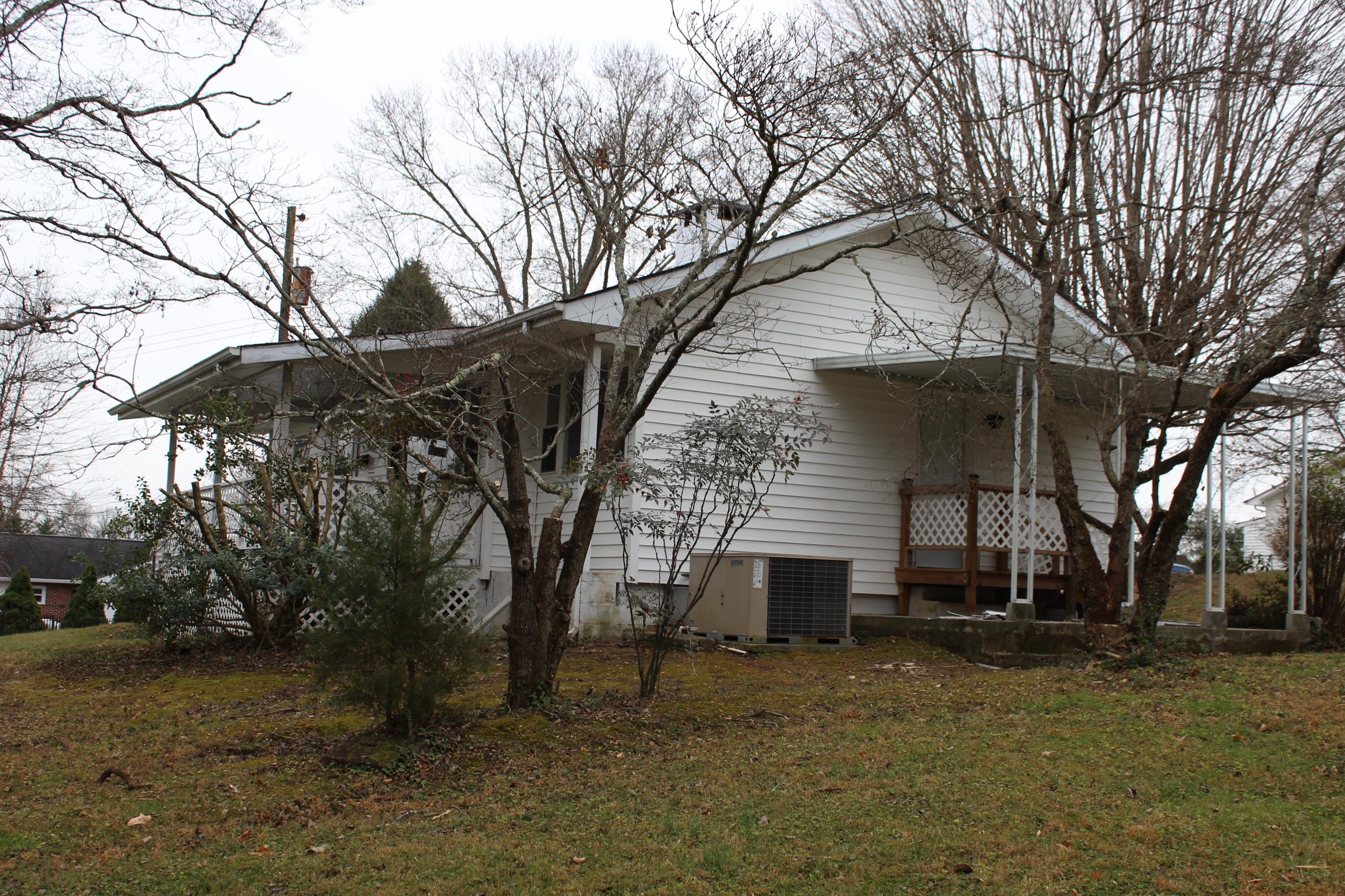 112 Porter Road Oak Ridge, TN 37830 - Photo 3 of 14 IMG_1505